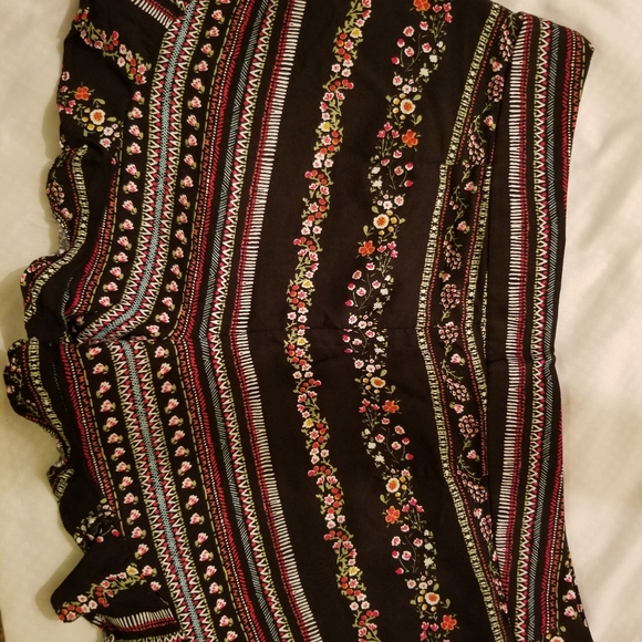 Loft black ruffle/ floral shorts - Picture 3 of 4